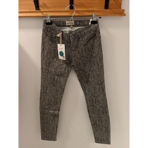NWT grey printed Roxy skinny jeans, size 0/24